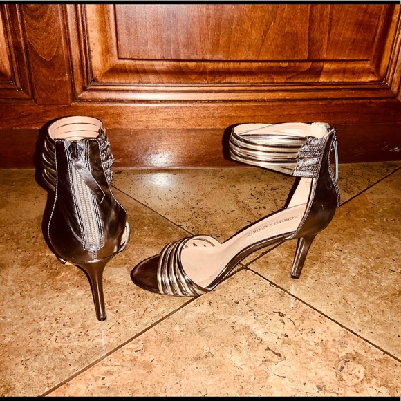 BCBGMaxAzria Strappy Gold and Silver pumps - Picture 4 of 8